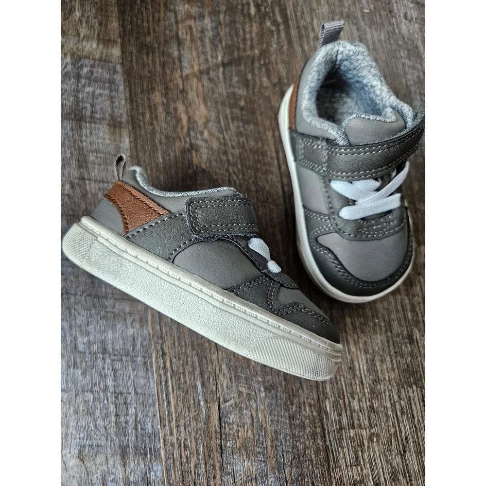Carters toddler boy shoes size 3 EUC